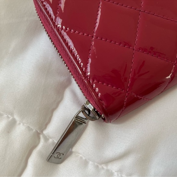 Authentic Chanel zippy wallet - Picture 4 of 13